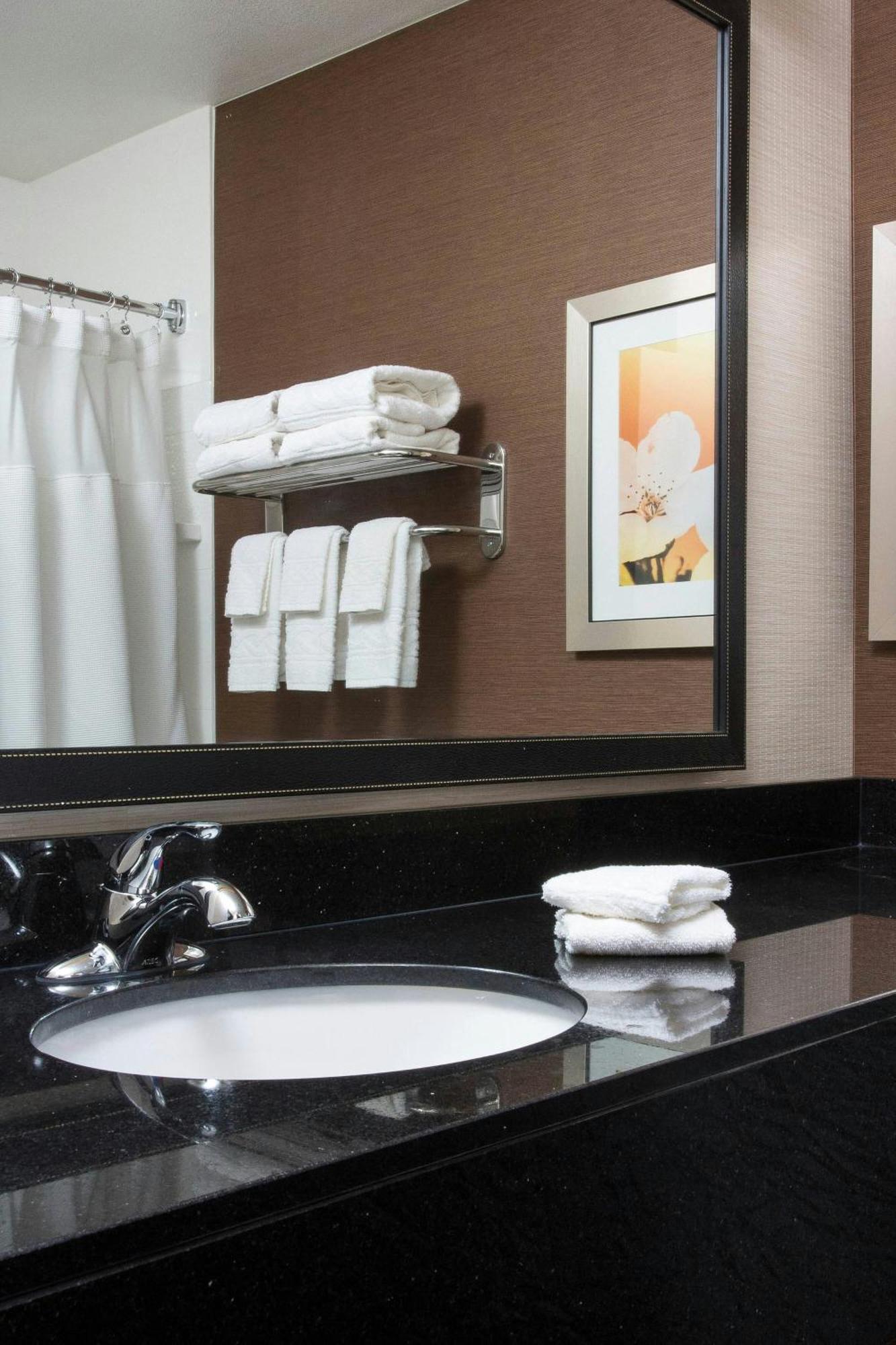 Fairfield Inn & Suites Peru Extérieur photo