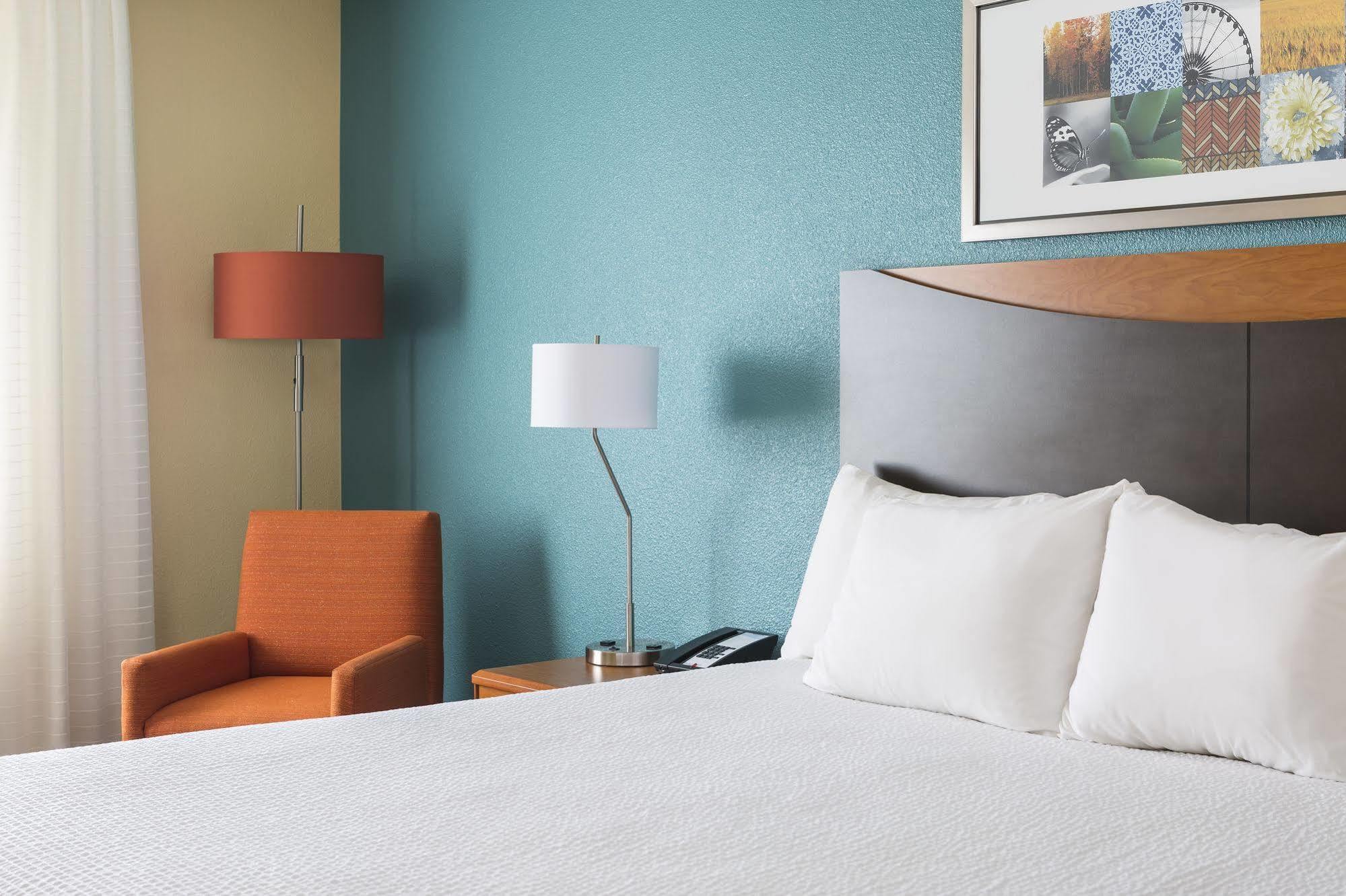 Fairfield Inn & Suites Peru Extérieur photo