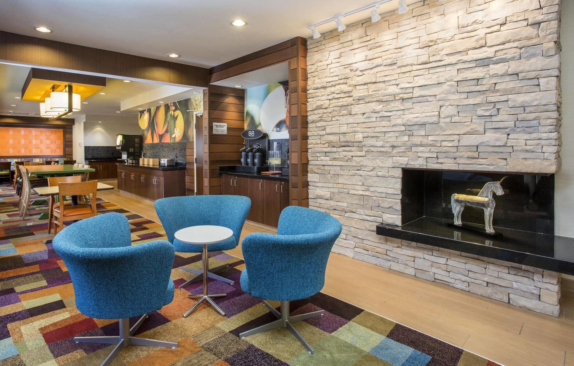 Fairfield Inn & Suites Peru Extérieur photo